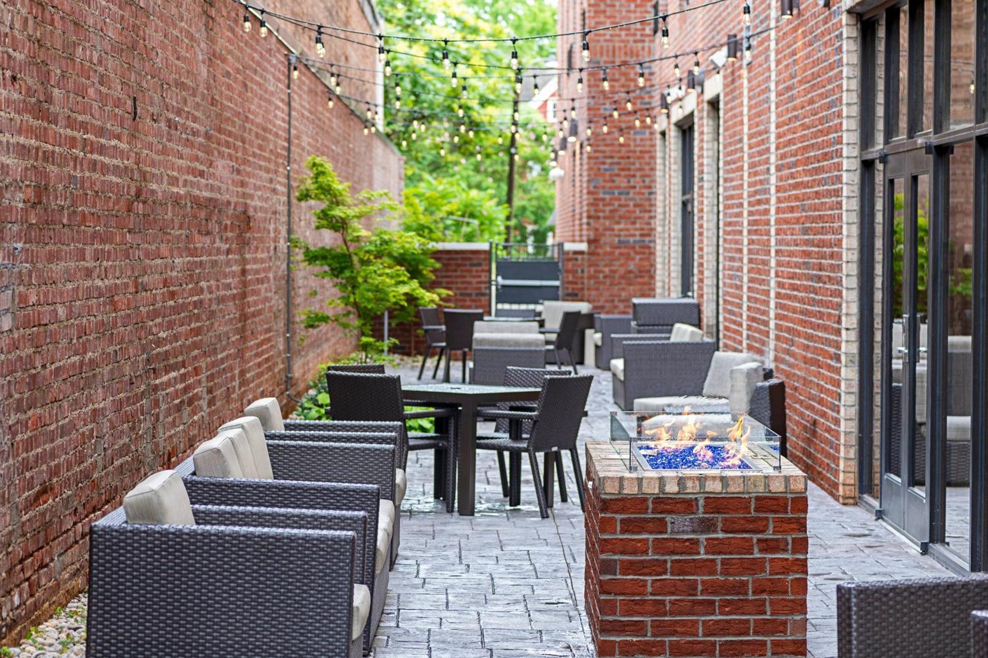 Courtyard Winston-Salem Downtown Hotel Exterior foto