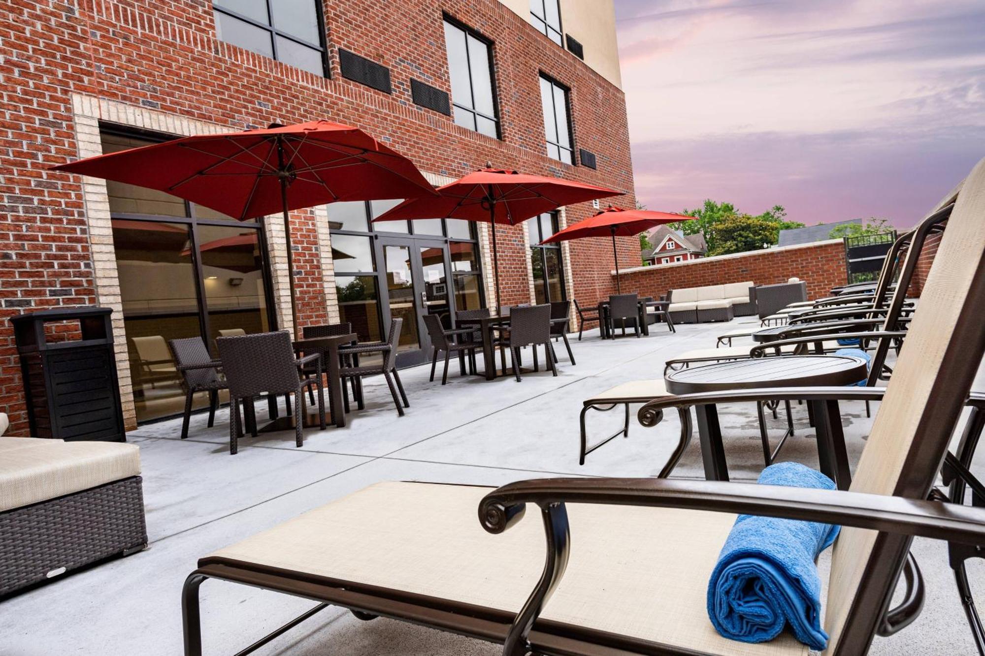 Courtyard Winston-Salem Downtown Hotel Exterior foto